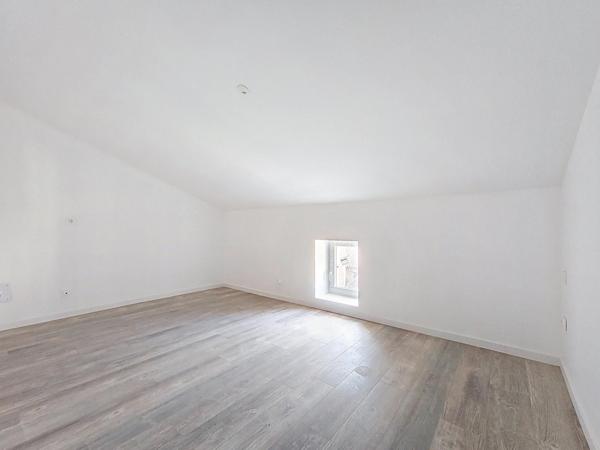 Immeuble de rapport entièrement rénové avec garage