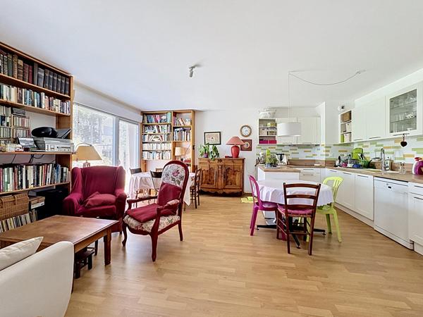 APPARTEMENT T4 AVEC JARDIN - 2 PLACES DE STATIONNEMENT