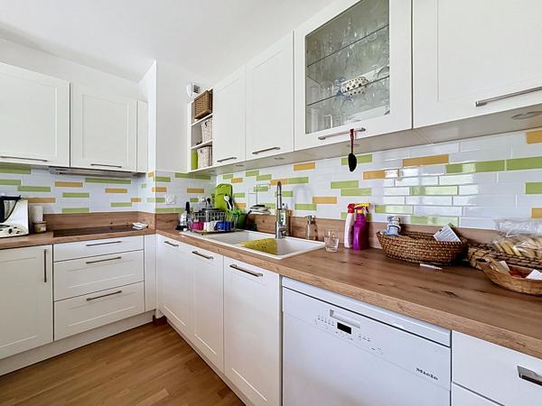 APPARTEMENT T4 AVEC JARDIN - 2 PLACES DE STATIONNEMENT