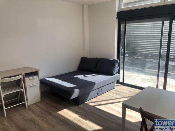 Studio
                                                                                                                                                                                                                                                                                                                        1 pièce(s)                                                                                                                                                                                                                                                                                                                              25  m²