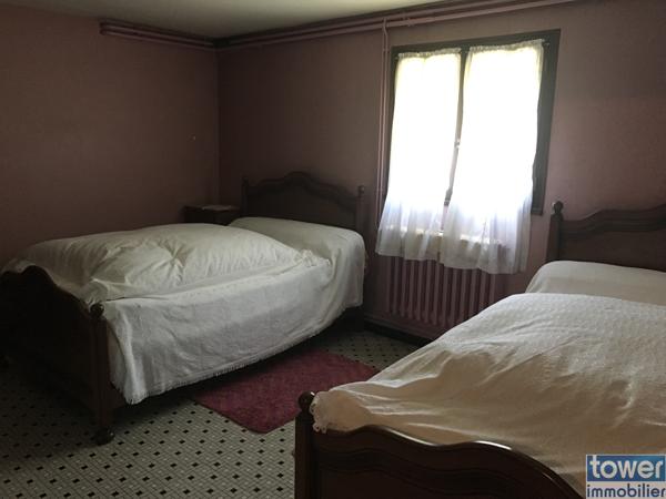 Propriété en pierres de 220m² avec hangard de 370m², pigeonnier, maison indépendante, étang sur 2 ha de terra