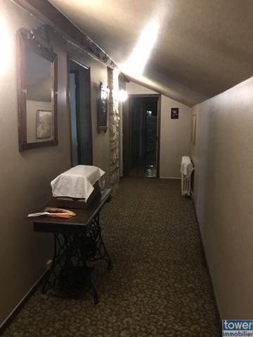 Propriété en pierres de 220m² avec hangard de 370m², pigeonnier, maison indépendante, étang sur 2 ha de terra