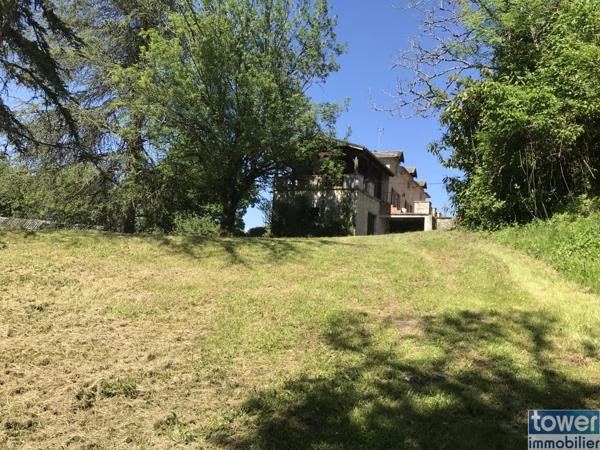 Propriété en pierres de 220m² avec hangard de 370m², pigeonnier, maison indépendante, étang sur 2 ha de terra