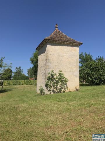 Propriété en pierres de 220m² avec hangard de 370m², pigeonnier, maison indépendante, étang sur 2 ha de terra