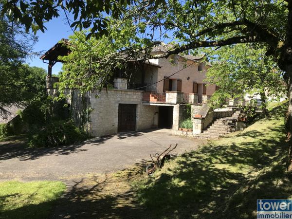 Propriété en pierres de 220m² avec hangard de 370m², pigeonnier, maison indépendante, étang sur 2 ha de terra