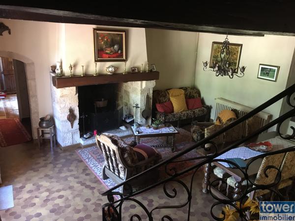 Propriété en pierres de 220m² avec hangard de 370m², pigeonnier, maison indépendante, étang sur 2 ha de terra