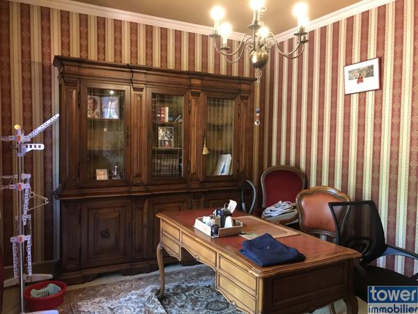 Propriété en pierres de 220m² avec hangard de 370m², pigeonnier, maison indépendante, étang sur 2 ha de terra