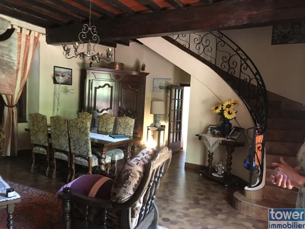 Propriété en pierres de 220m² avec hangard de 370m², pigeonnier, maison indépendante, étang sur 2 ha de terra