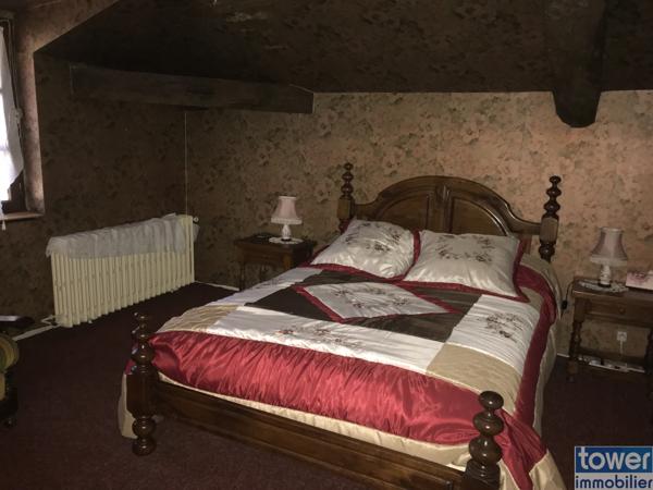 Propriété en pierres de 220m² avec hangard de 370m², pigeonnier, maison indépendante, étang sur 2 ha de terra