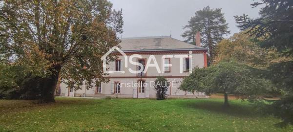 Château avec parc et dépendances