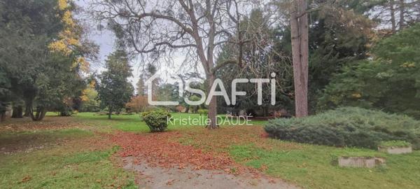 Château avec parc et dépendances