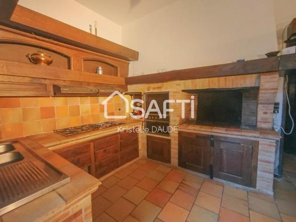 Château avec parc et dépendances