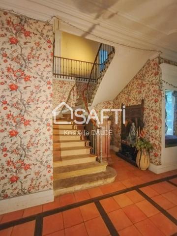 Château avec parc et dépendances