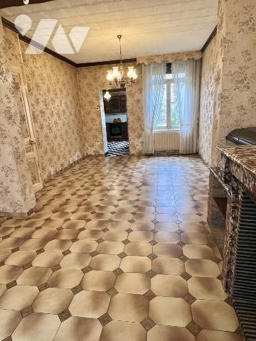 MAISON DE VILLE