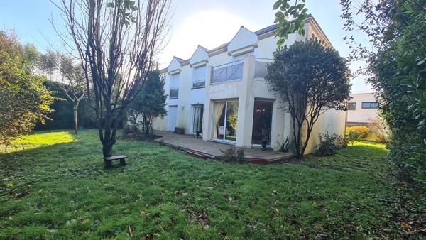 Maison 7 pièces - 220 m²