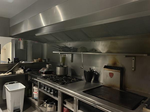 Fonds De Commerce - 142 m²