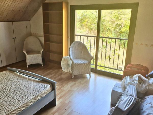 Vend Maison type 7 + garage double + cabanon bois 165 carrés   Habitable sur un terrain 12324 mètre carrés