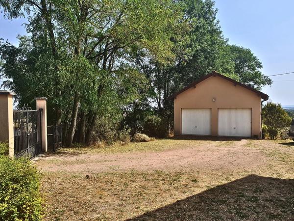 Vend Maison type 7 + garage double + cabanon bois 165 carrés   Habitable sur un terrain 12324 mètre carrés