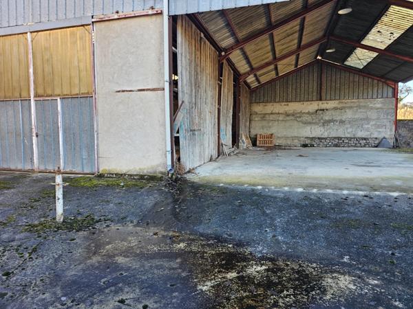 Bâtiment avec auvent SAULIEU (21210) sur terrain de 1405m²