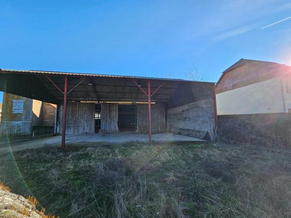 Bâtiment avec auvent SAULIEU (21210) sur terrain de 1405m²