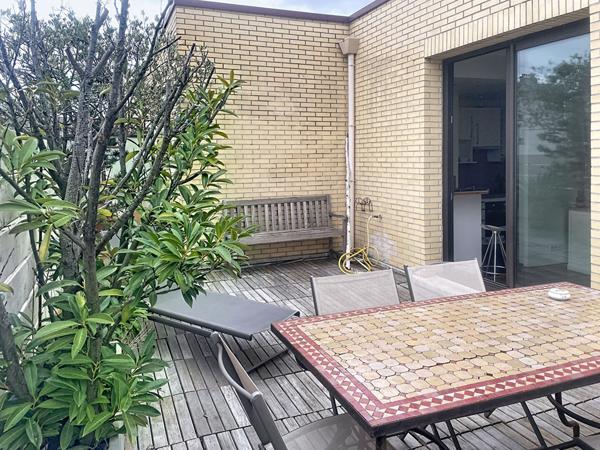 MONTREUIL, METRO CROIX DE CHAVAUX, BEAU LOFT AVEC TERRRASSE DE 32M²