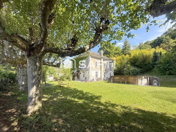 Magnifique propriété avec dépendances et vaste terrain