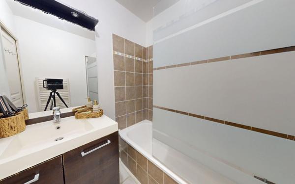 Appartement à vendre    3 pièces • 55 m2 Vaulx-en-Velin