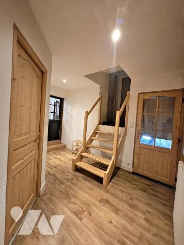 Maison de village de 170 M² sur la commune de PERRIGNY avec jardin de 654m² sans vis à vis.