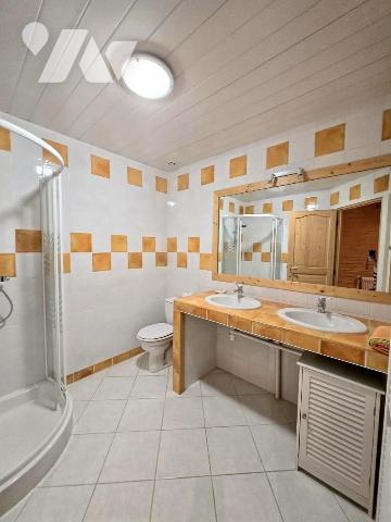 Maison de village de 170 M² sur la commune de PERRIGNY avec jardin de 654m² sans vis à vis.