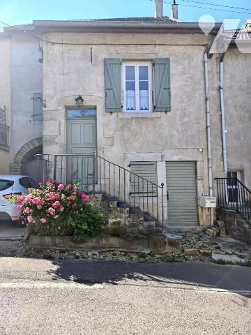 Maison de village de 170 M² sur la commune de PERRIGNY avec jardin de 654m² sans vis à vis.