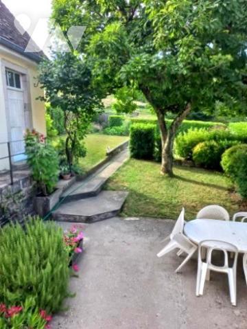 Maison de village de 170 M² sur la commune de PERRIGNY avec jardin de 654m² sans vis à vis.