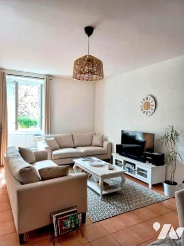 Maison de village de 170 M² sur la commune de PERRIGNY avec jardin de 654m² sans vis à vis.