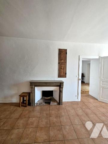 Maison de village de 170 M² sur la commune de PERRIGNY avec jardin de 654m² sans vis à vis.