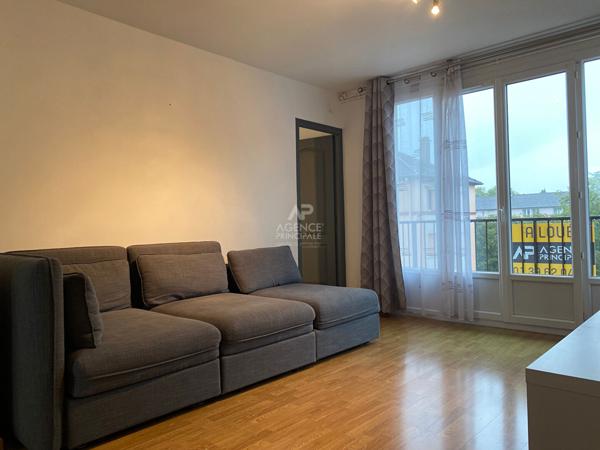 Appartement Le Mesnil Le Roi 3 pièce(s)

Loyer €1 240.00/mois charges comprises **

- Ref : 10241