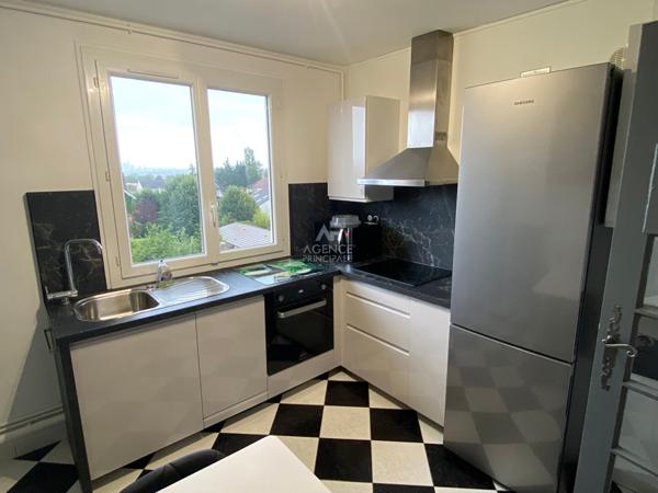 Appartement Le Mesnil Le Roi 3 pièce(s)

Loyer €1 240.00/mois charges comprises **

- Ref : 10241