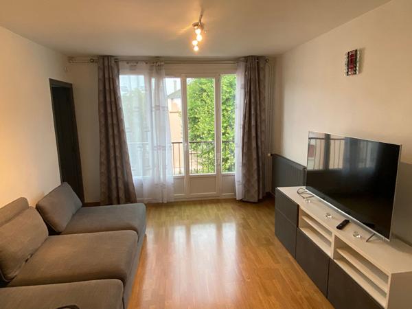 Appartement Le Mesnil Le Roi 3 pièce(s)

Loyer €1 240.00/mois charges comprises **

- Ref : 10241