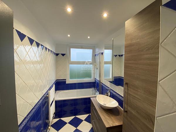Appartement Le Mesnil Le Roi 3 pièce(s)

Loyer €1 240.00/mois charges comprises **

- Ref : 10241