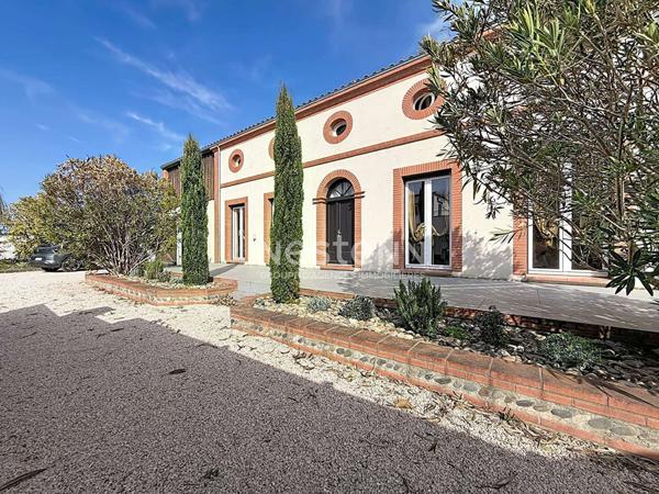 A VENDRE - LABASTIDETTE -Maison familiale rénovée .5 chambres. Piscine .Suite parentale