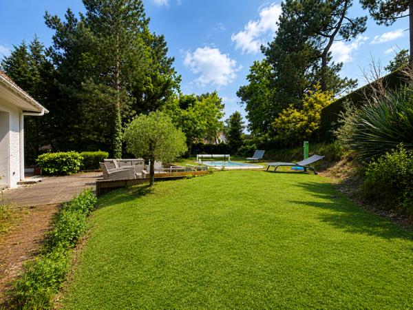 Élégante propriété familiale Garage Piscine