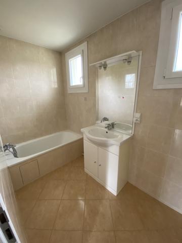 Maison de village
                                                                                                                                                                                                                                                                                                                        4 pièce(s)                                                                                                                                                                                                          3 chambre(s)                                                                                                                                                                                                          68.47  m²