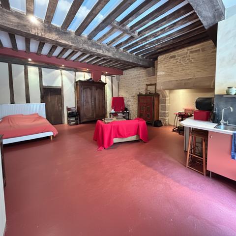 Duplex
                                                                                                                                                                                                                                                                                                                        4 pièce(s)                                                                                                                                                                                                          2 chambre(s)                                                                                                                                                                                                          126  m²