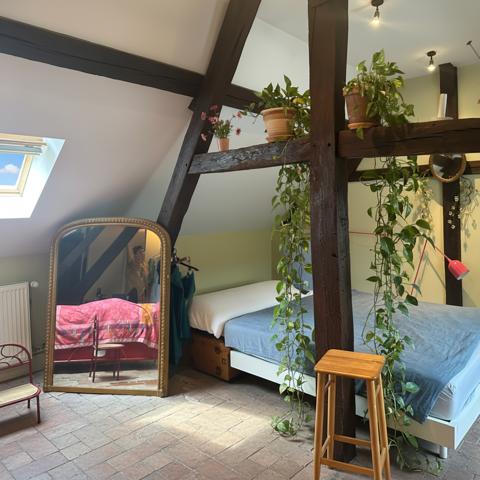 Duplex
                                                                                                                                                                                                                                                                                                                        4 pièce(s)                                                                                                                                                                                                          2 chambre(s)                                                                                                                                                                                                          126  m²