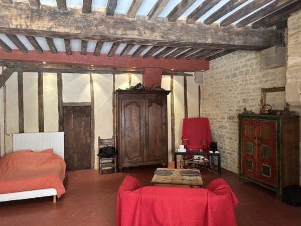 Duplex
                                                                                                                                                                                                                                                                                                                        4 pièce(s)                                                                                                                                                                                                          2 chambre(s)                                                                                                                                                                                                          126  m²