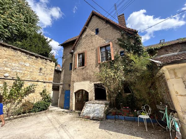 Duplex
                                                                                                                                                                                                                                                                                                                        4 pièce(s)                                                                                                                                                                                                          2 chambre(s)                                                                                                                                                                                                          126  m²