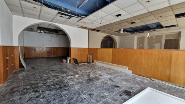 Immeuble situé dans une rue commerçante du Vieux-Douai, 400 mètres carrés environ à développer, façade d'environ 8,50 mètres. 149500 euros.