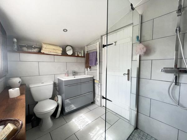 MAISON AVEC GITE INDEPENDANT ET DEPENDANCEs