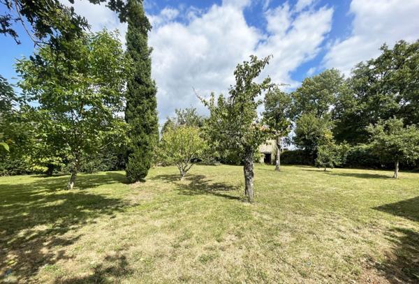 MAISON AVEC GITE INDEPENDANT ET DEPENDANCEs