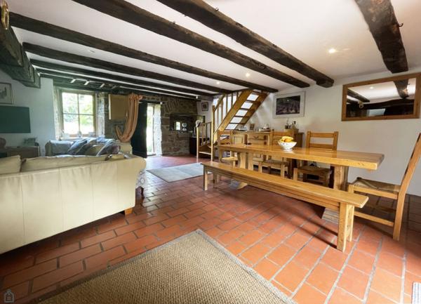 MAISON AVEC GITE INDEPENDANT ET DEPENDANCEs