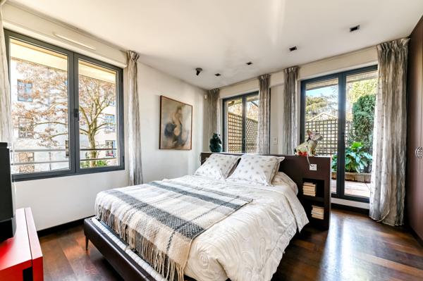 Lyon 3ème - Montchat. Appartement de 121 m² en dernier étage avec terrasses de 81 m² - 2 Garages.