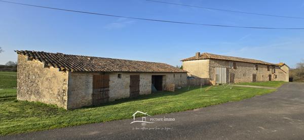Propriété - 7 chambres - Dépendances Valence-en-poitou (86700)